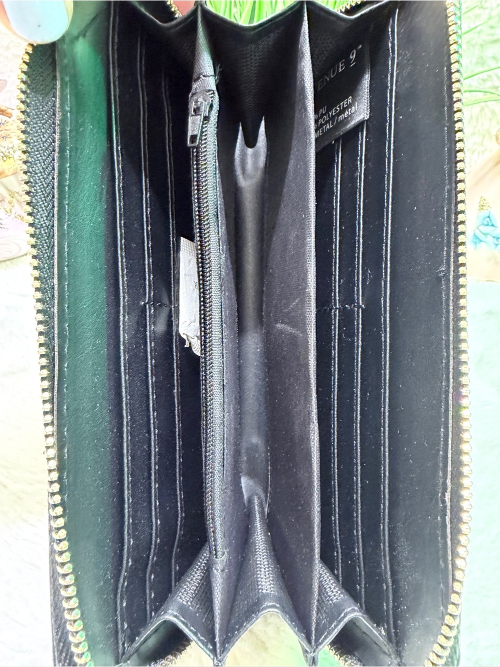 Black and Gold Women’s Zip-Around Wallet with Tassel 🔥 Appears New - Picture 2 of 3